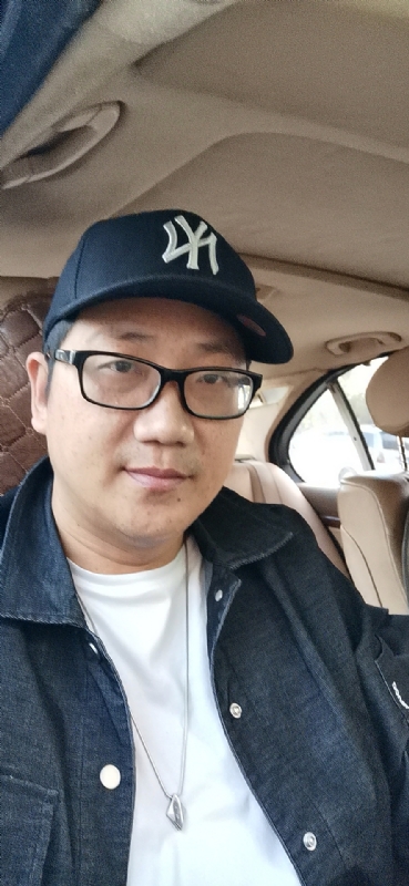 拥抱幸福的第一张照片--长泰婚介网
