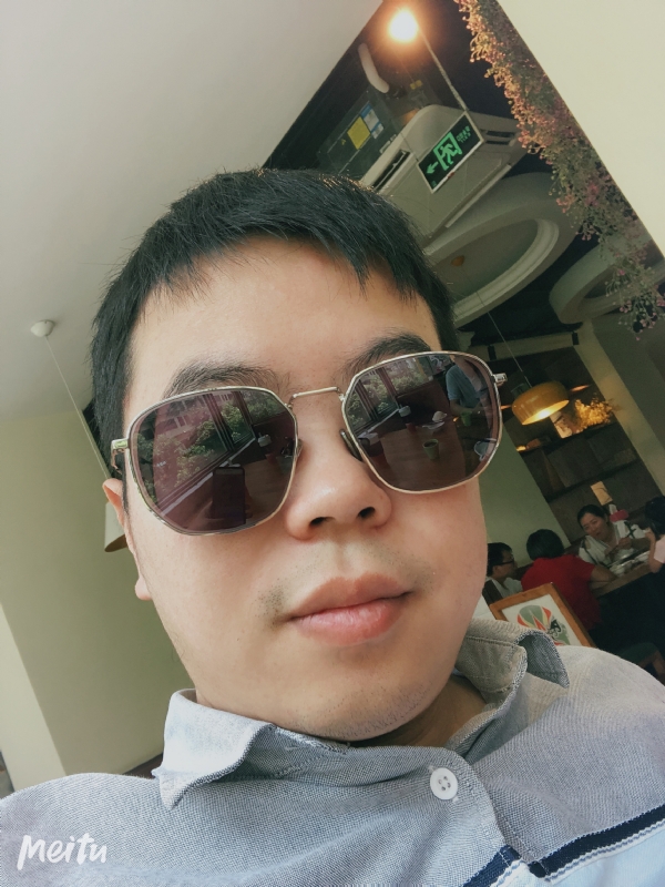 月台等路人的第一张照片--长泰婚介网