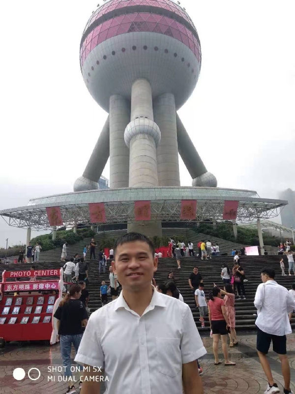 小猫吃老鼠的第一张照片--长泰婚介网