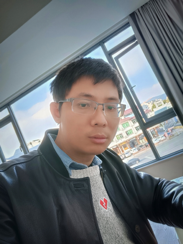 也许只是缺少一个拥抱的第二张照片--长泰婚介网